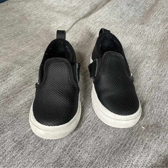 Toddler size 6.5 black vans - Picture 2 of 6